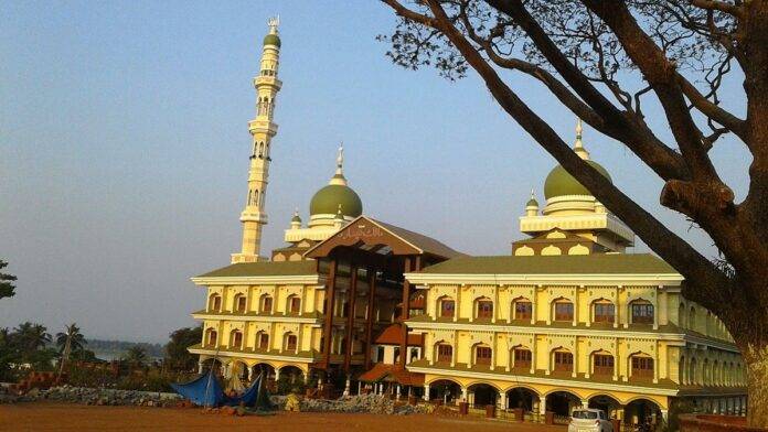 There is a lot of peace by visiting these mosques of Kerala