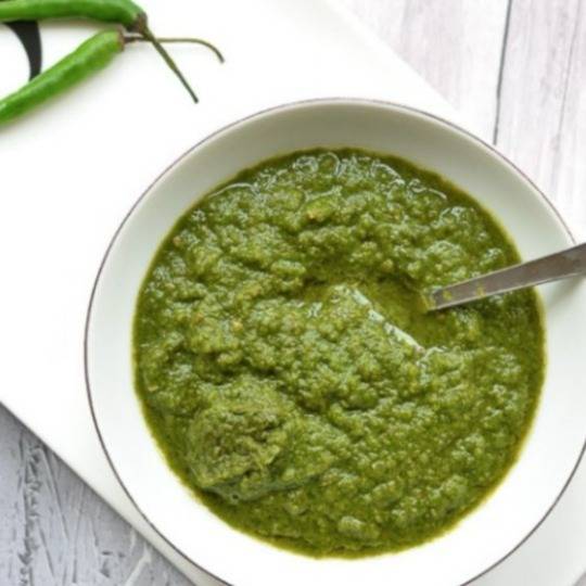 So today we have brought you the recipe of roasted green chili and capsicum chutney.