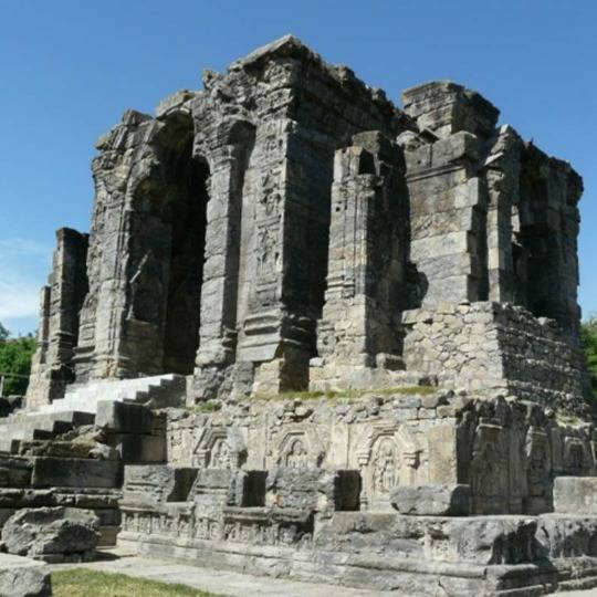 These temples of Jammu and Kashmir are no less than a paradise.