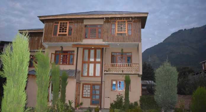 You can enjoy your holidays in a memorable way by staying in Srinagar